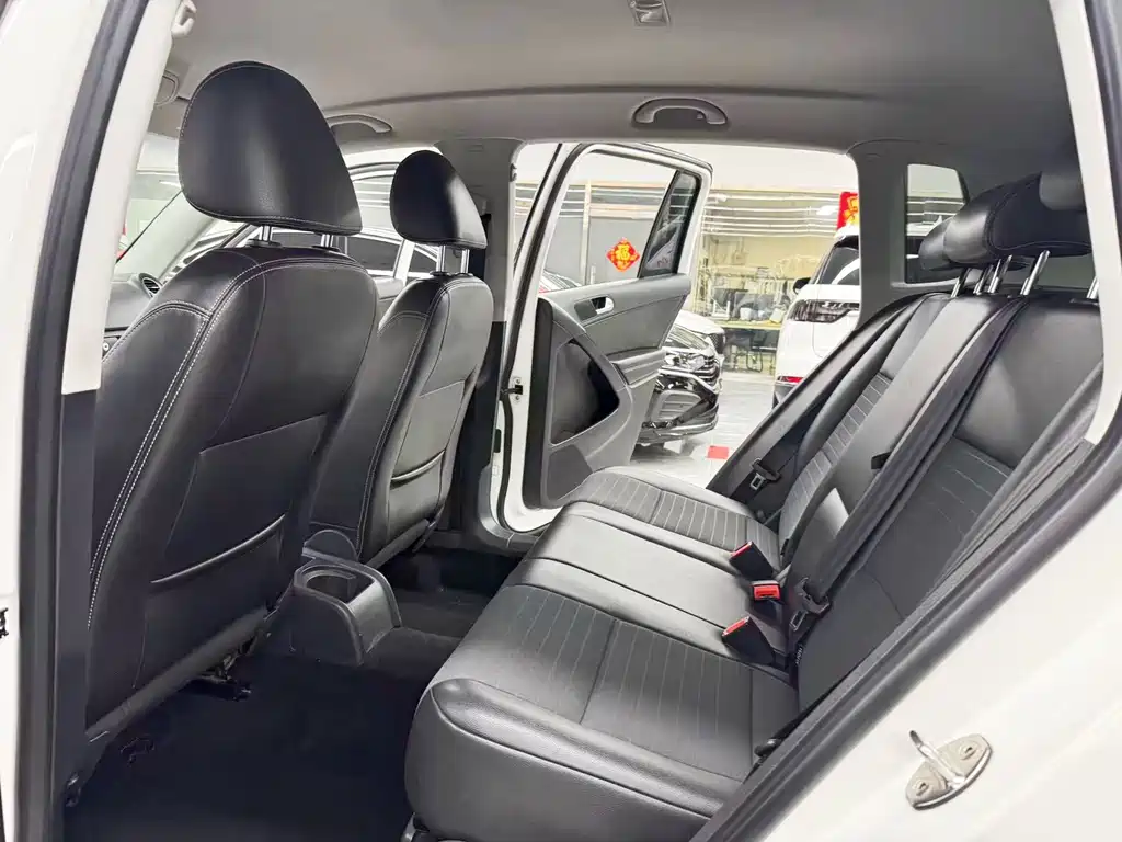 Volkswagen Tiguan — миниатюра 8