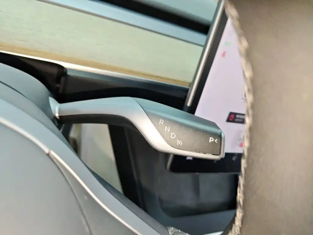 Tesla Model Y — миниатюра 14