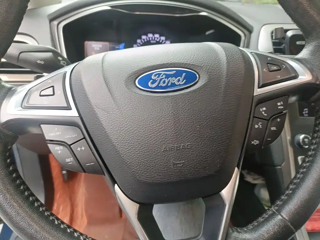 Ford Mondeo — миниатюра 7