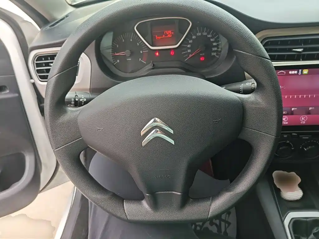 Citroen Elysee — миниатюра 11