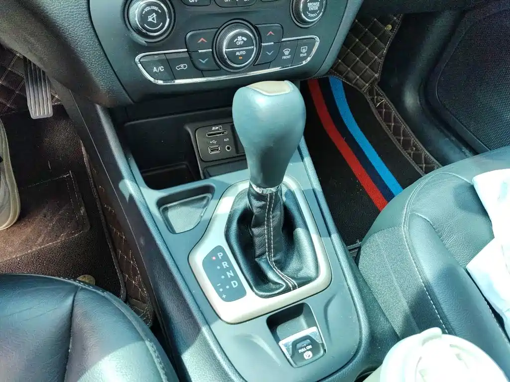 Jeep Cherokee — миниатюра 11