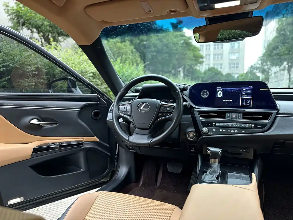 Lexus ES 2021 200
