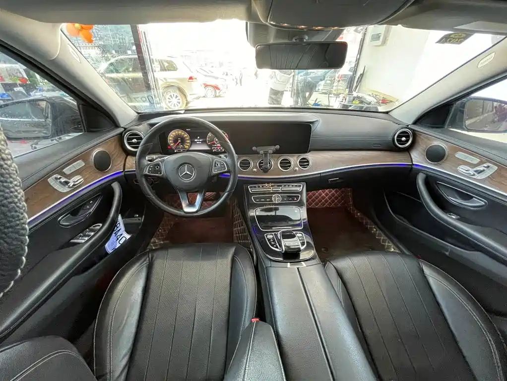 MERCEDES-BENZ E CLASS