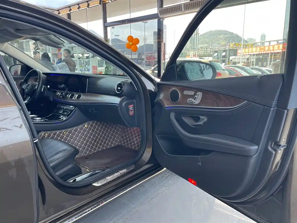 MERCEDES-BENZ E CLASS