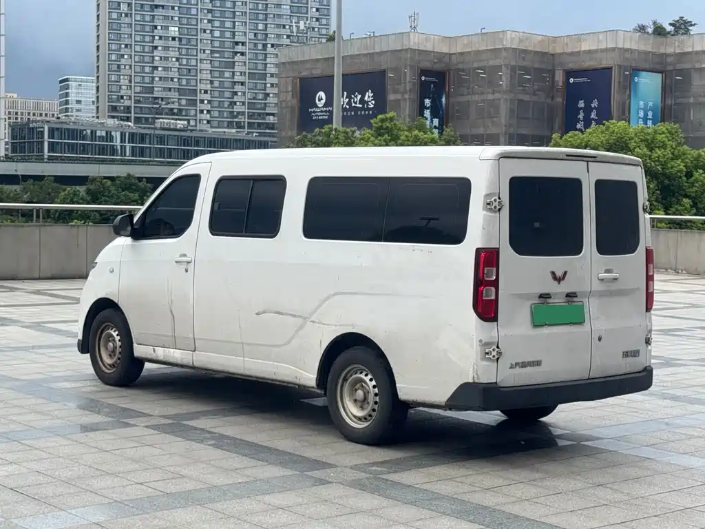 Wuling Yangguang — миниатюра 4