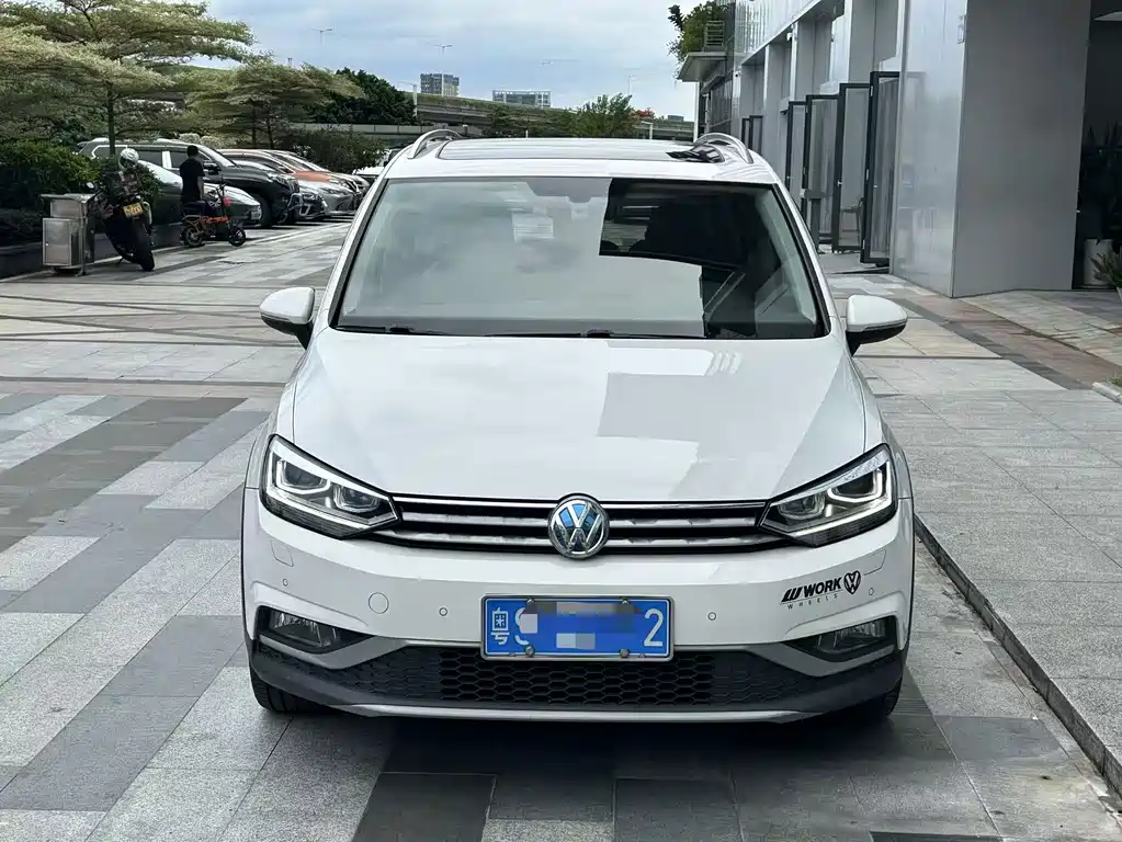 Volkswagen Touran — миниатюра 2