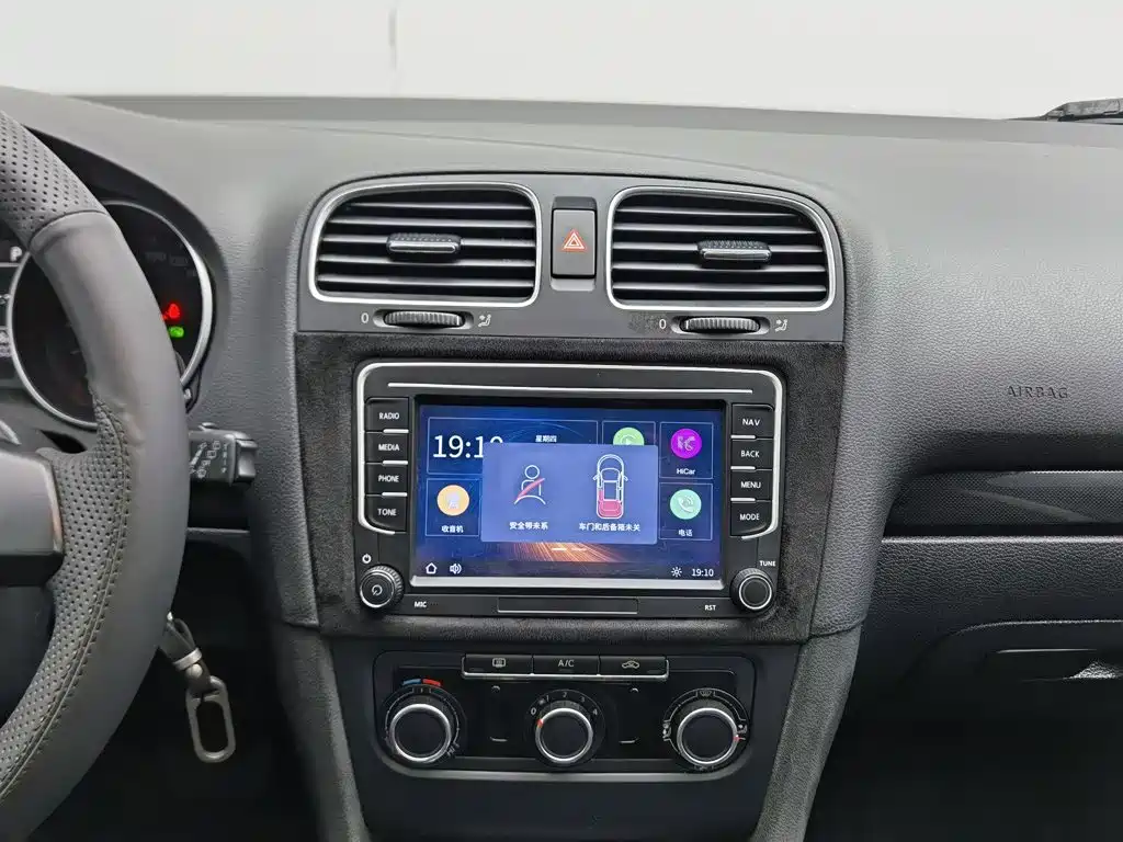 Volkswagen Golf — миниатюра 12
