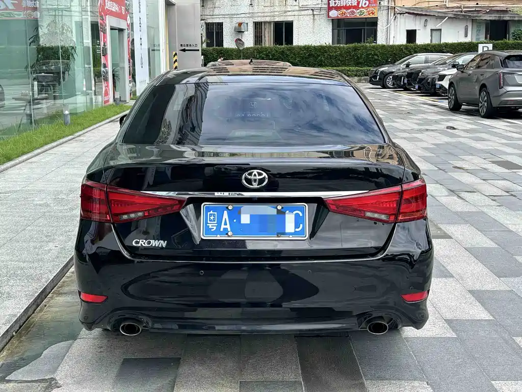 Toyota Crown — миниатюра 5