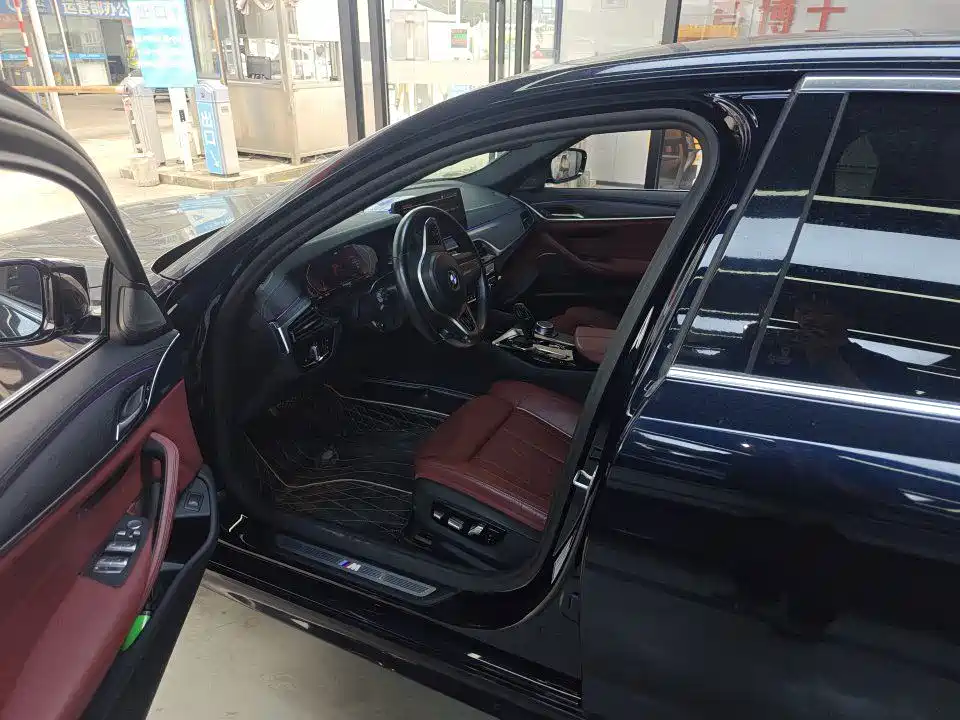 BMW 5 Series — миниатюра 7