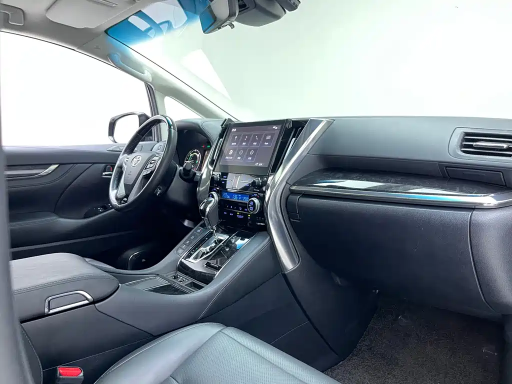 Toyota Vellfire — миниатюра 6