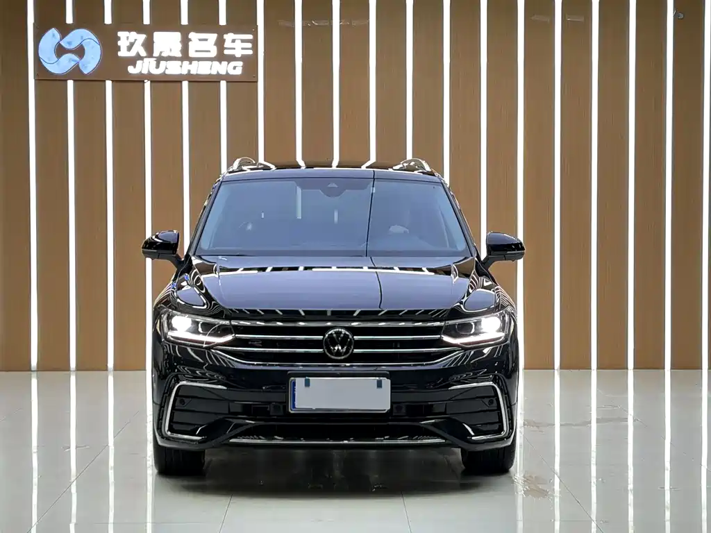 Volkswagen Tiguan L L 2023 380TSI AT R-Line 7 мест
