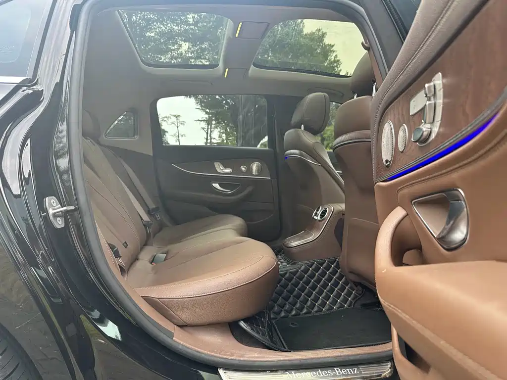 Mercedes-Benz E-Class — миниатюра 14