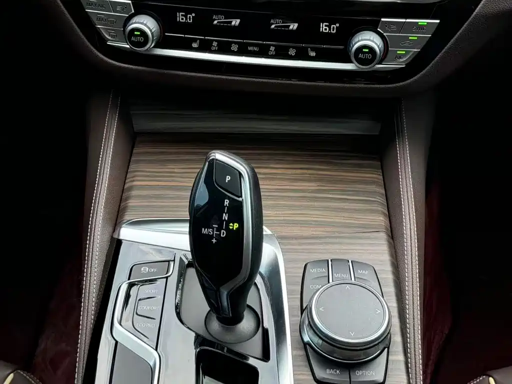 BMW 5 Series — миниатюра 14