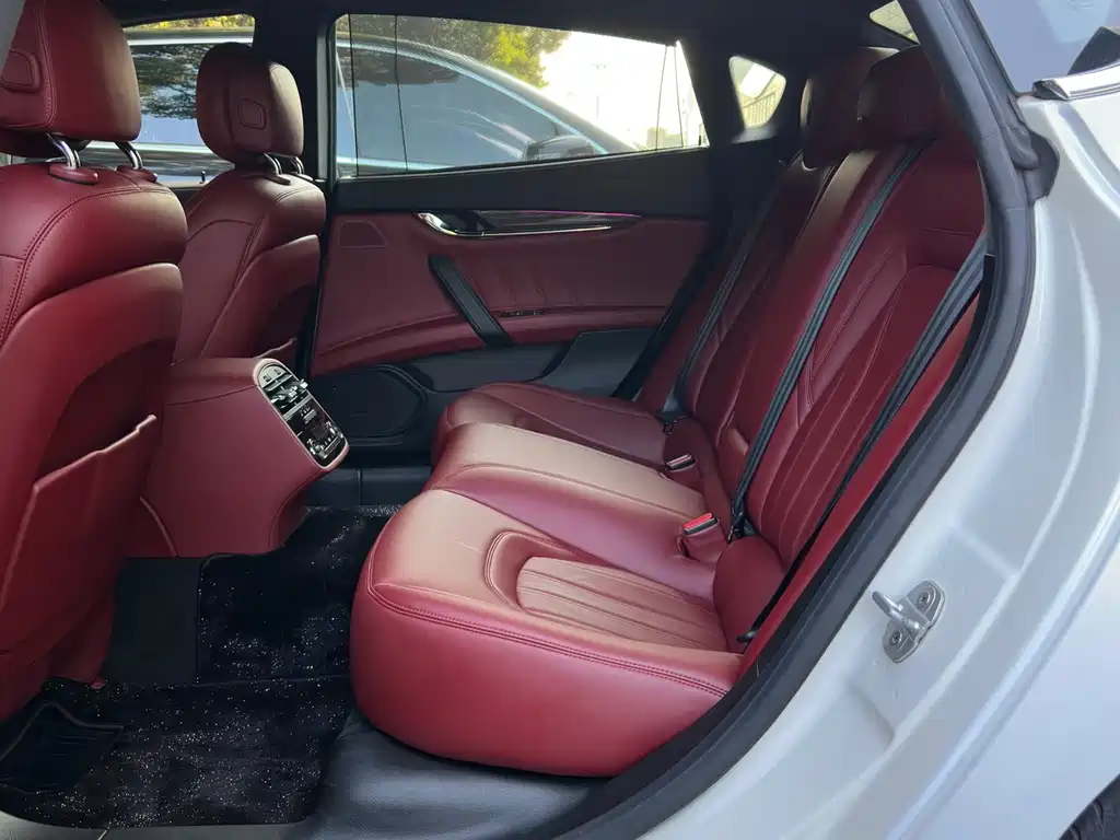 Maserati Quattroporte — миниатюра 16