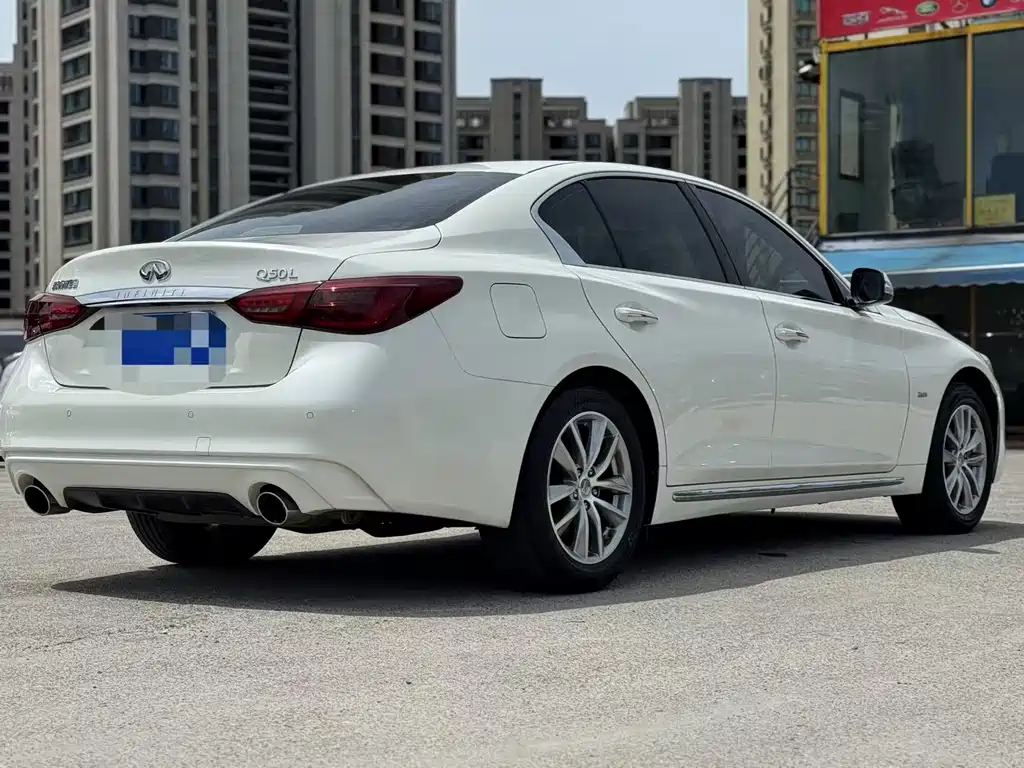 INFINITI Q50L
