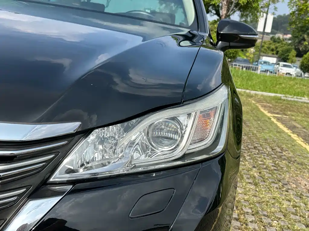 Toyota Crown — миниатюра 19