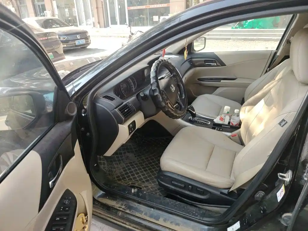 Honda Accord — миниатюра 13