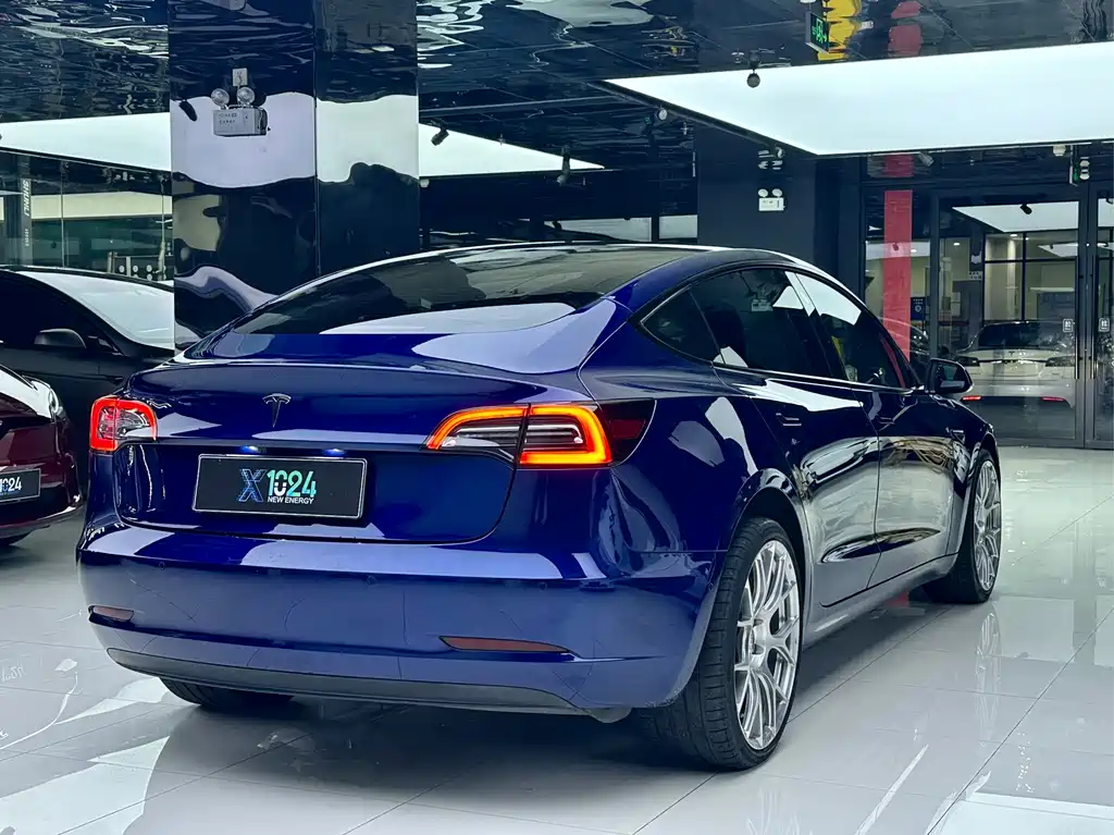 Tesla Model 3 — миниатюра 14