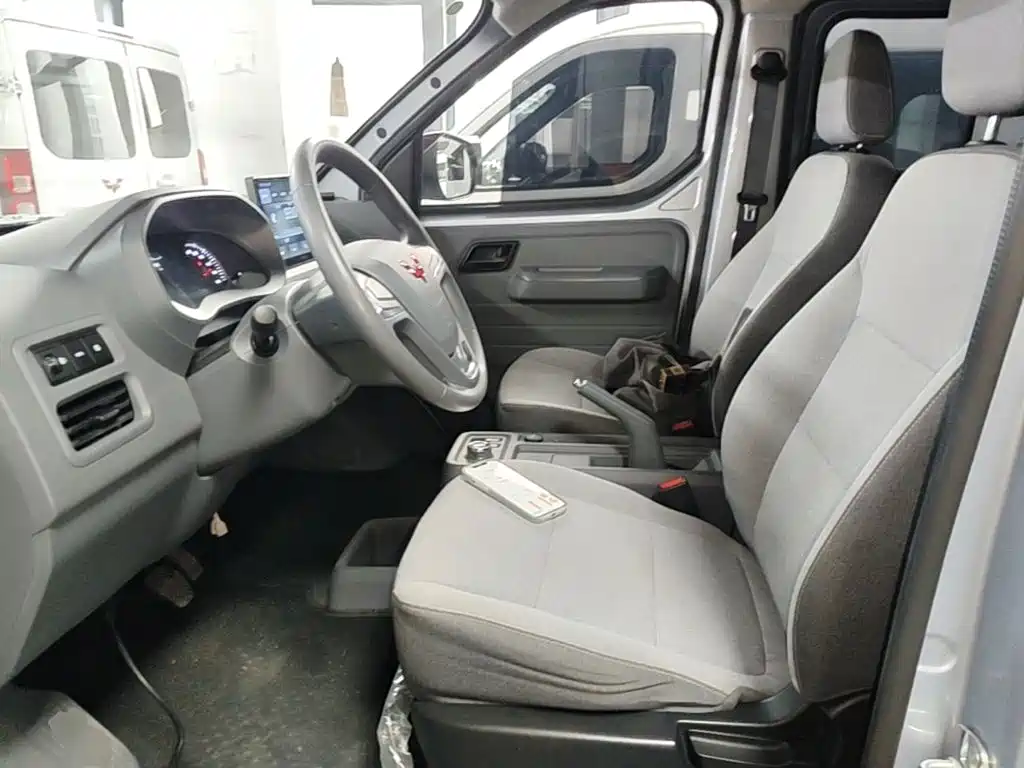 Wuling Yangguang — миниатюра 15