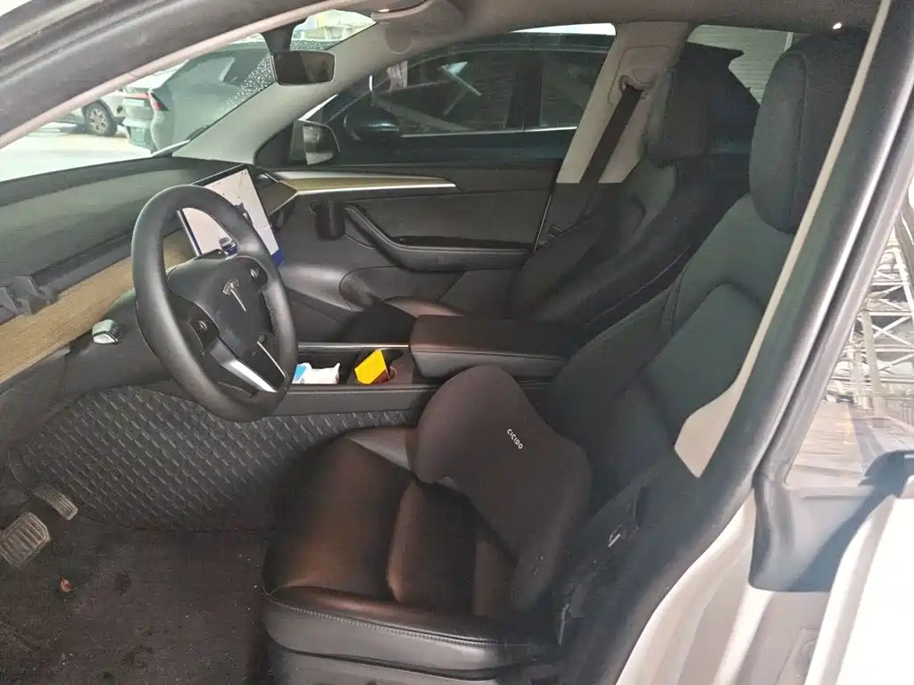 Tesla Model Y — миниатюра 16
