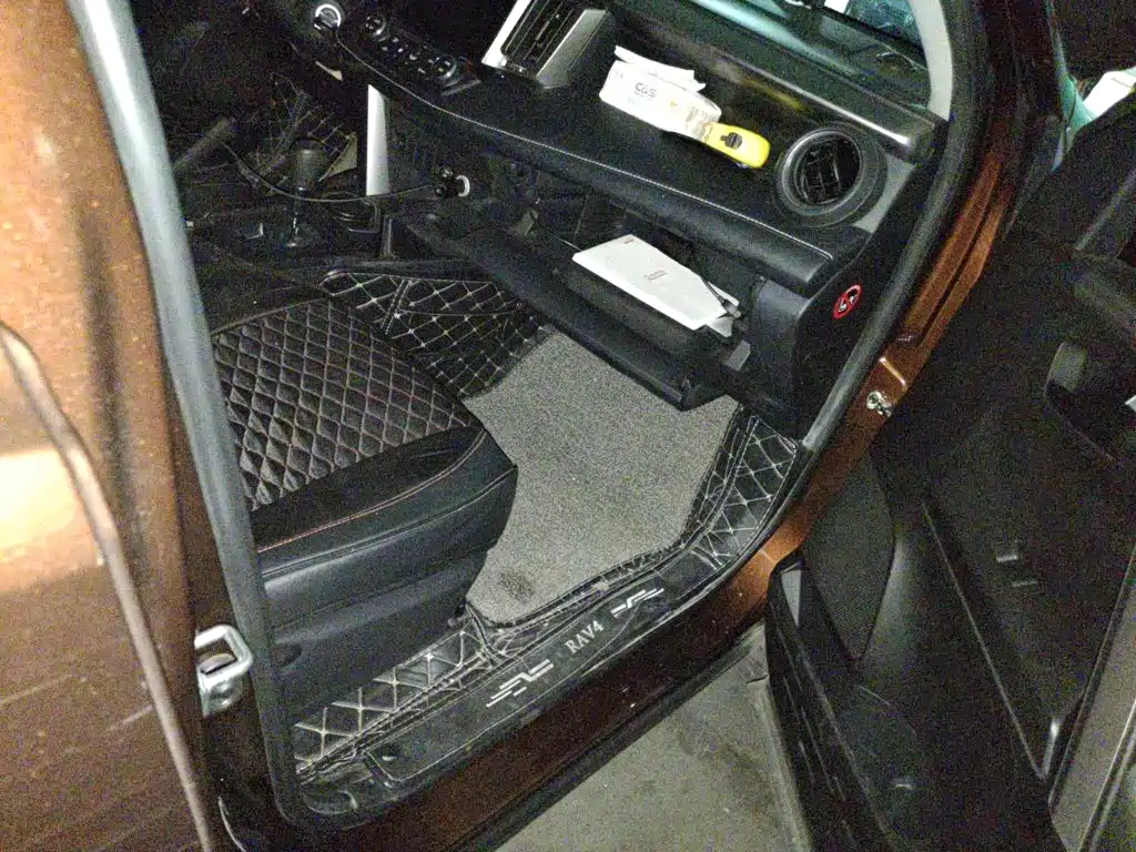 Toyota RAV4 — миниатюра 19