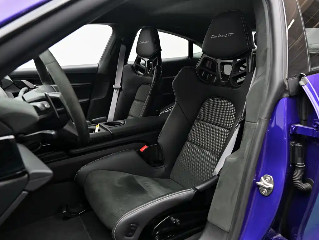 Porsche Taycan — миниатюра 7