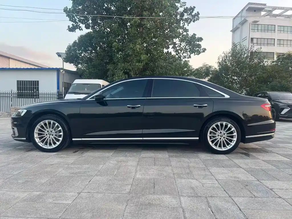 Audi A8 — миниатюра 4
