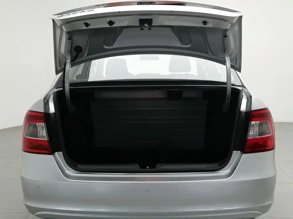 Skoda Rapid — миниатюра 16