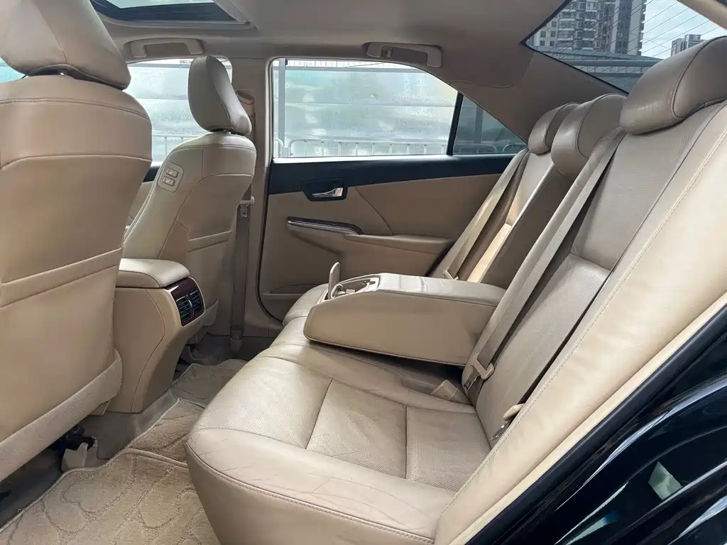 Toyota Camry 2012 2.5G Luxury
