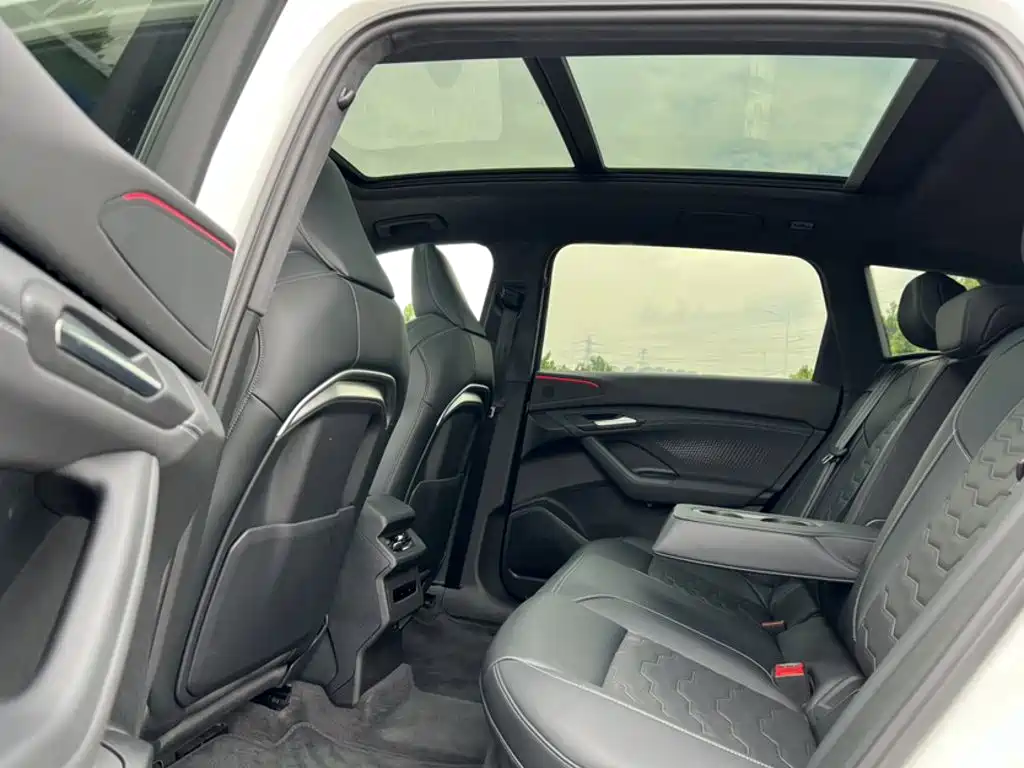 Audi Q6L e-tron — миниатюра 23