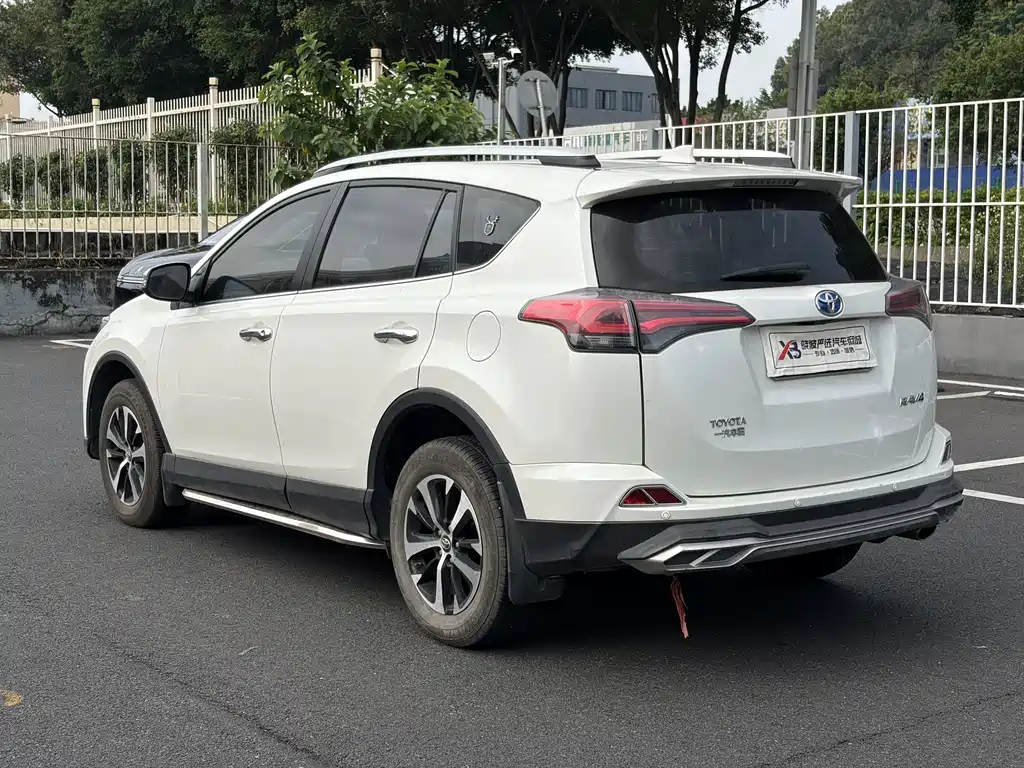 Toyota RAV4 — миниатюра 7