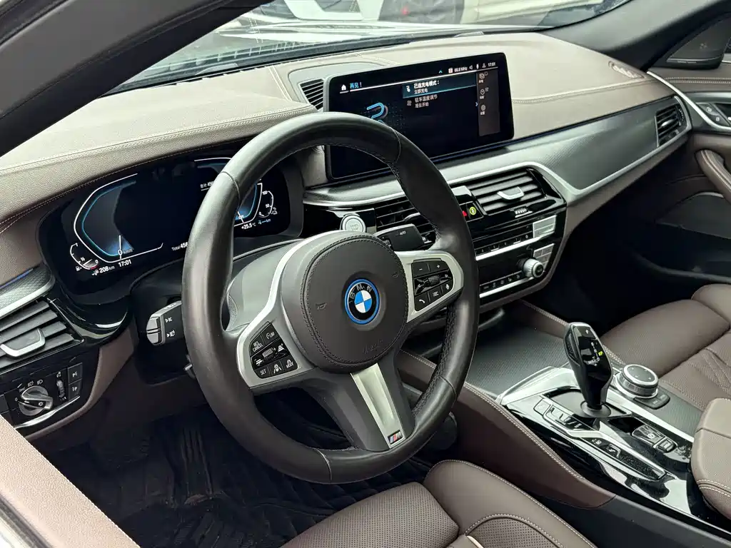 BMW 5 Series New Energy — миниатюра 18