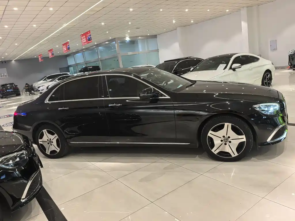 Mercedes-Benz E-Class - фото 4