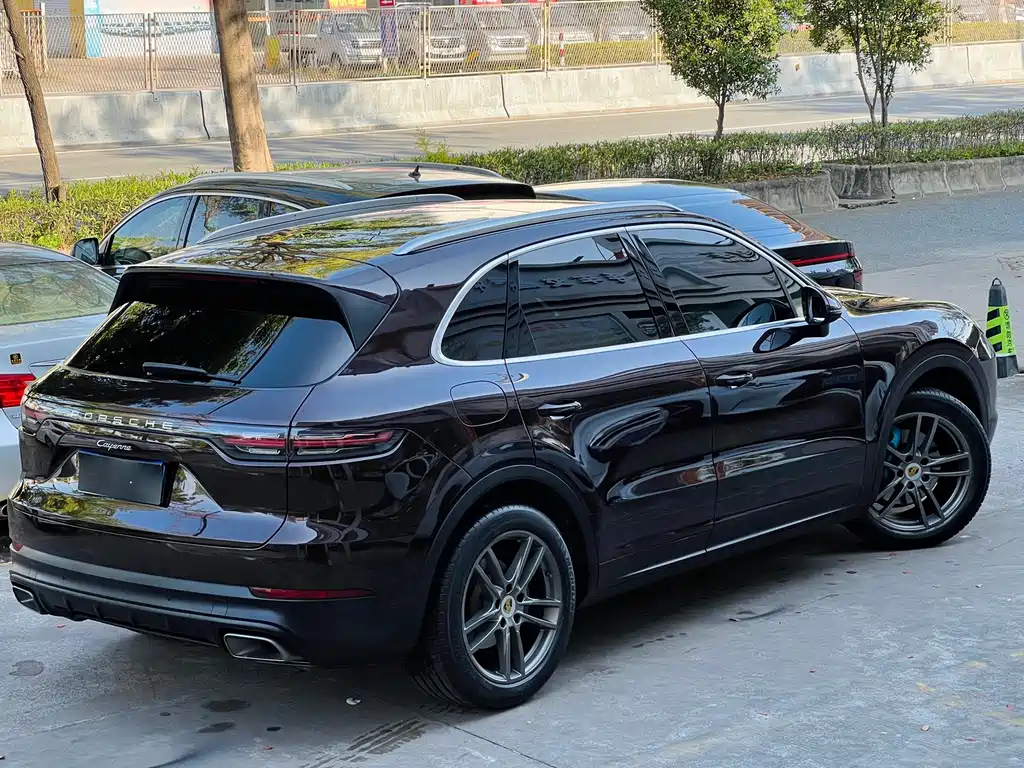 Porsche Cayenne — миниатюра 5