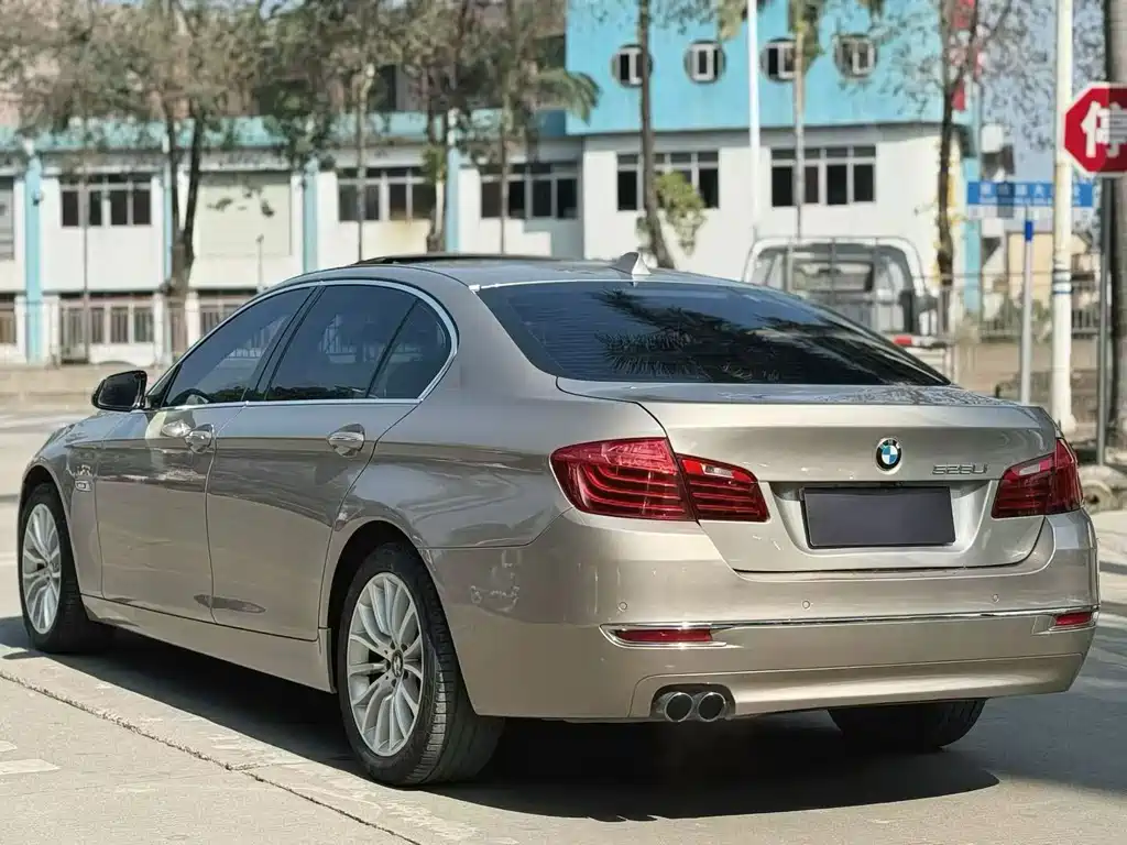 BMW 5 Series — миниатюра 9