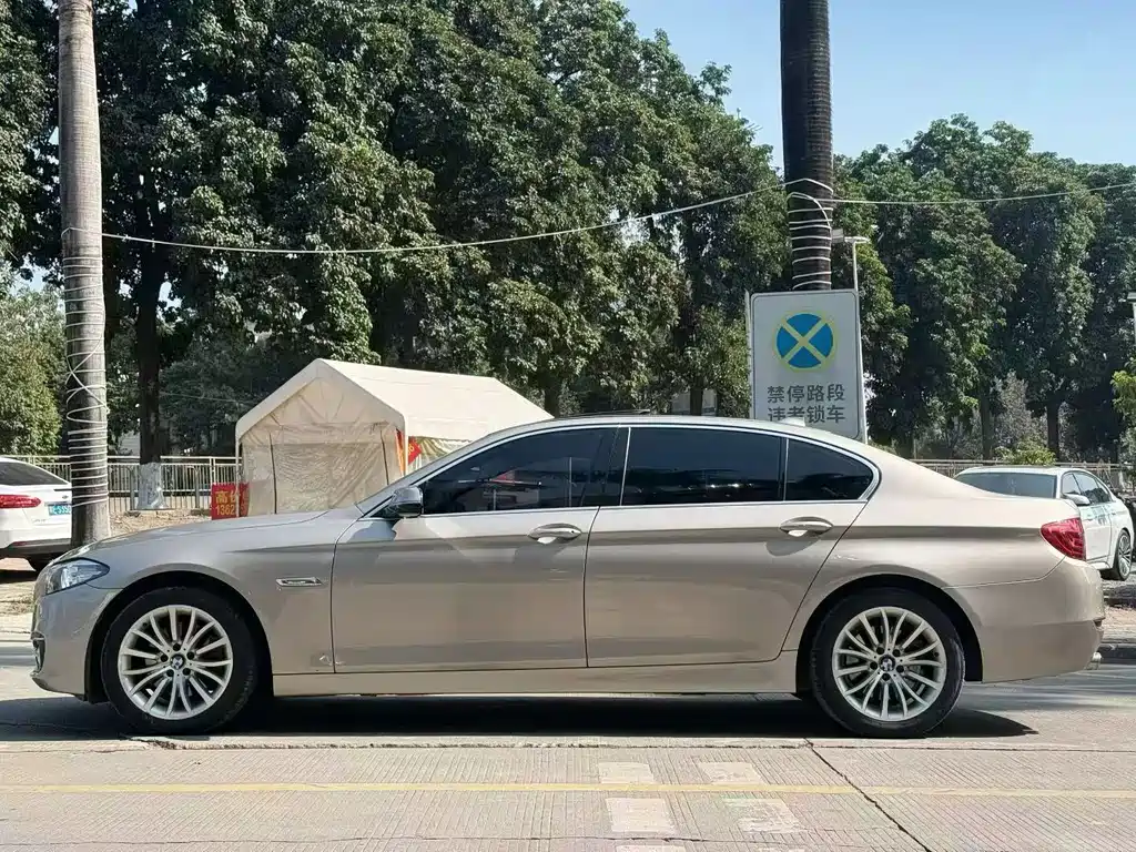 BMW 5 Series — миниатюра 8