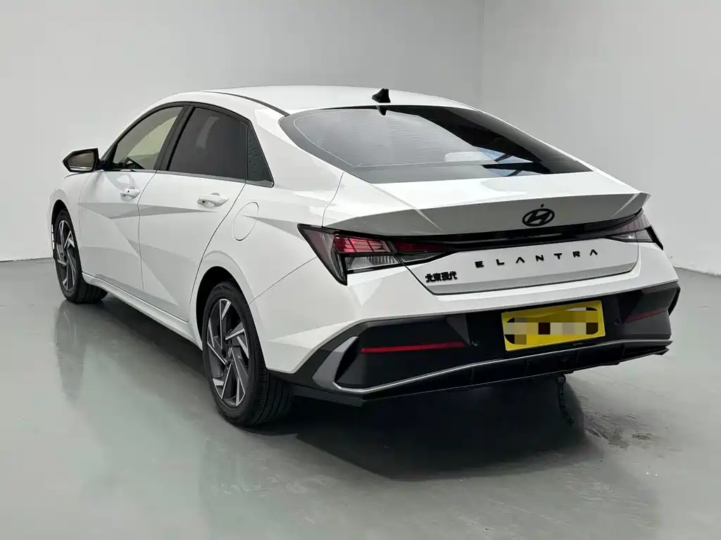 Hyundai Elantra — миниатюра 7