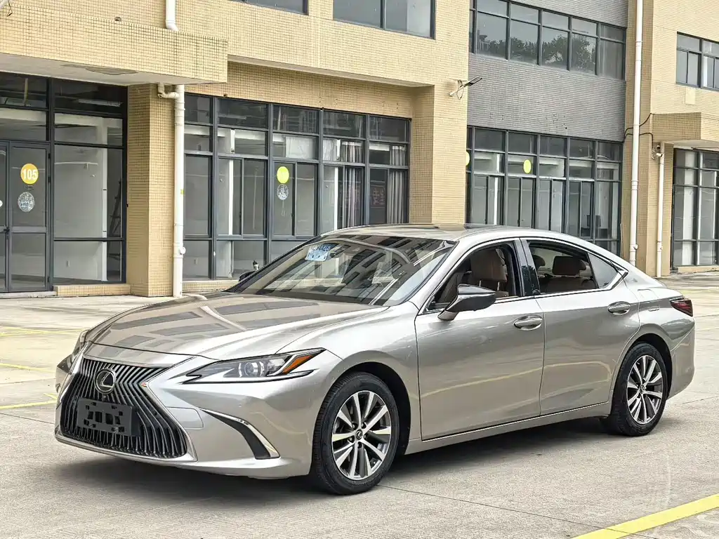 Lexus ES 2019
