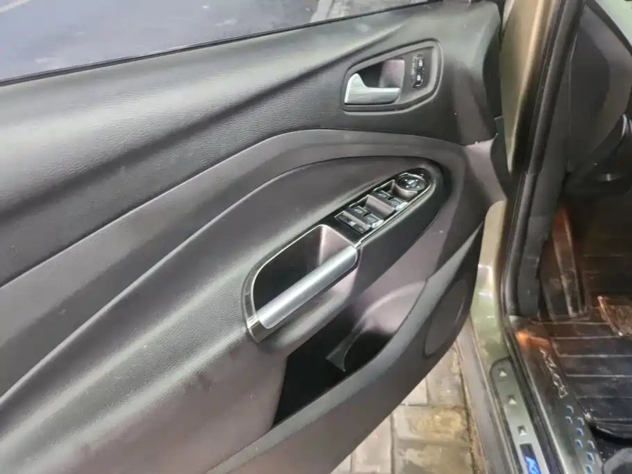 Ford Kuga — миниатюра 7