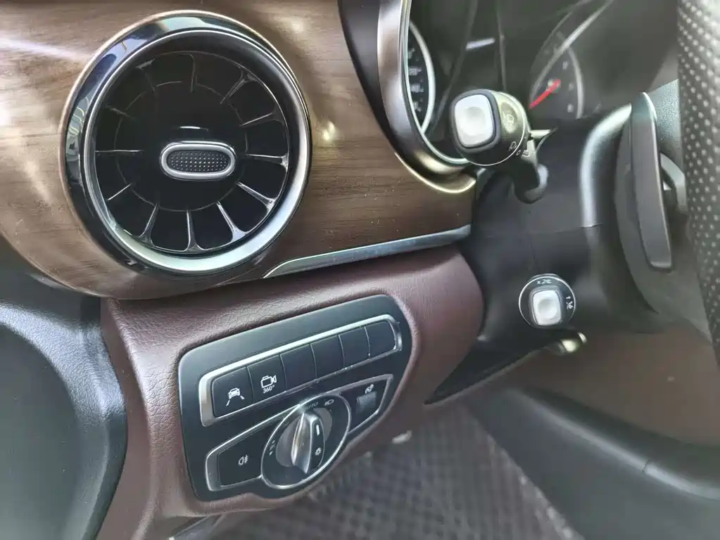 MERCEDES-BENZ V CLASS