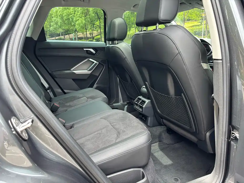 Audi Q3 2023 35 TFSI Fashion (1.4T)