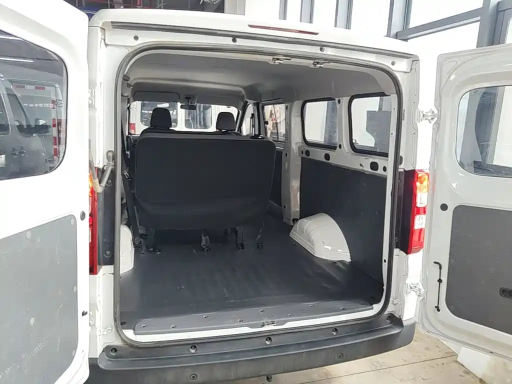 Wuling Yangguang — миниатюра 19