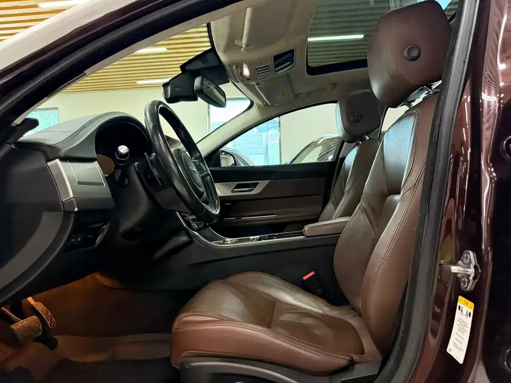 Jaguar XFL — миниатюра 5