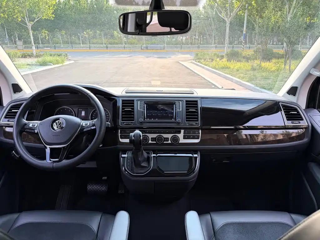 Volkswagen Multivan — миниатюра 9