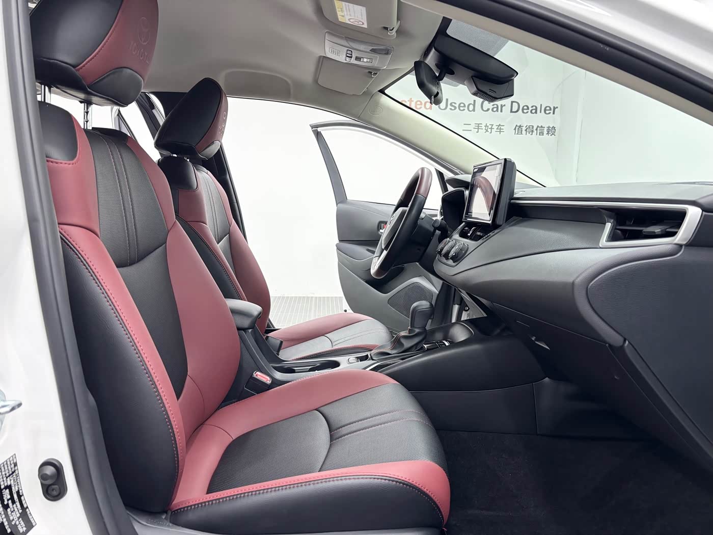 Toyota Corolla 1.2 л 2022 г. Белый, пробег 20000 км