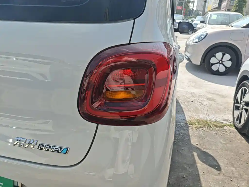 Wuling MINIEV — миниатюра 8