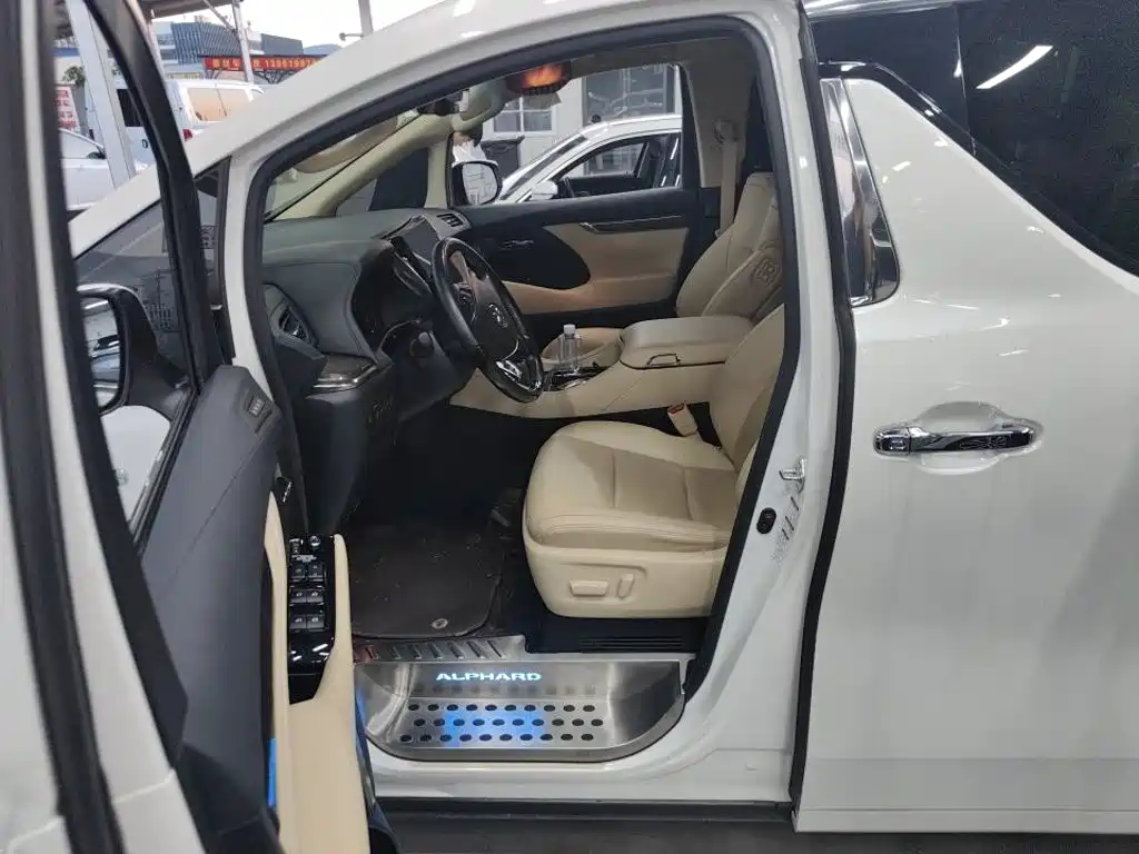 Toyota Alphard 2020 2.5L Luxury