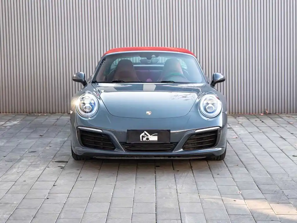 PORSCHE 911