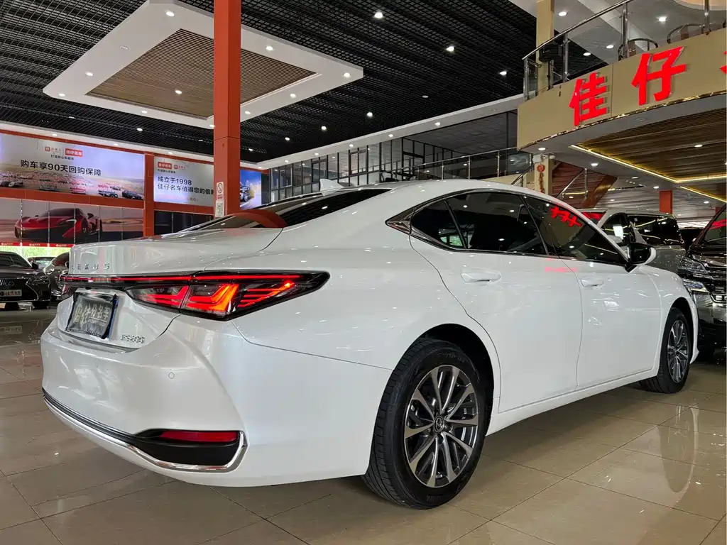 Lexus ES — миниатюра 4