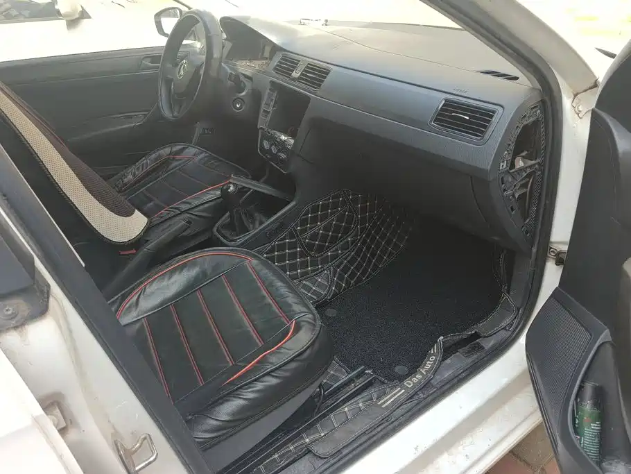 Volkswagen Santana — миниатюра 8